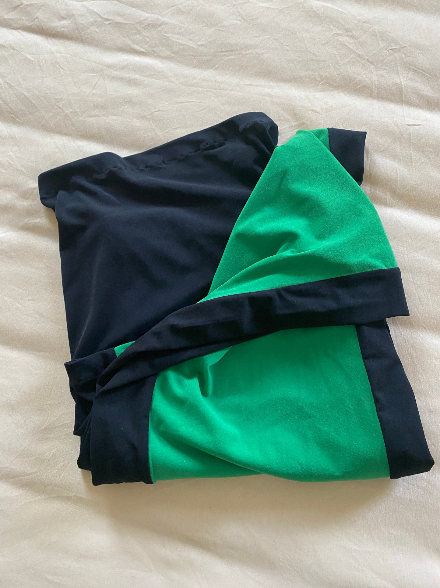 Black n Green Tubular Head-Wrap
